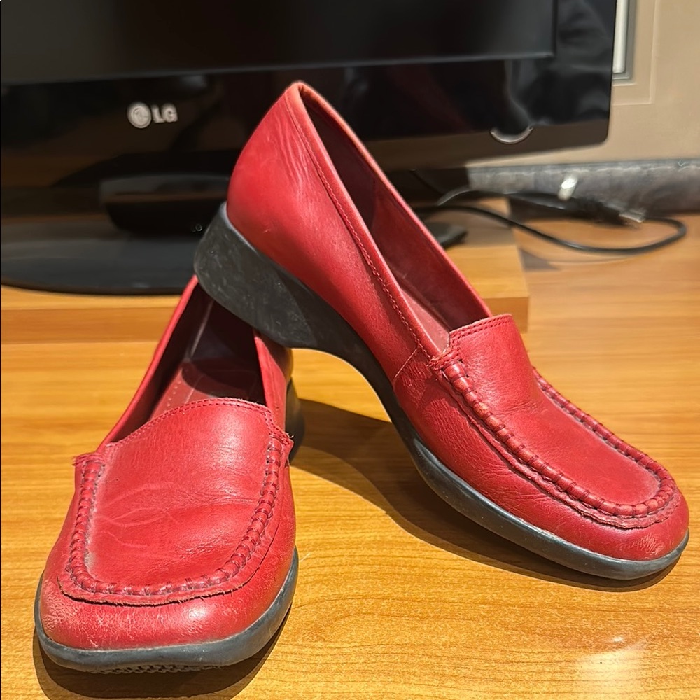 Red Leather Loafers Women’s Size 7.5 G.H BASS & CO. Vintage Inspired